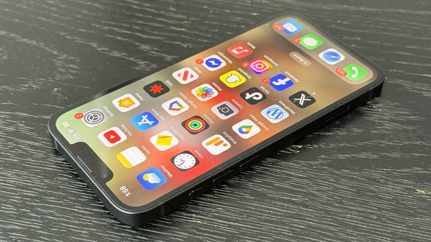 iPhone 16e Review